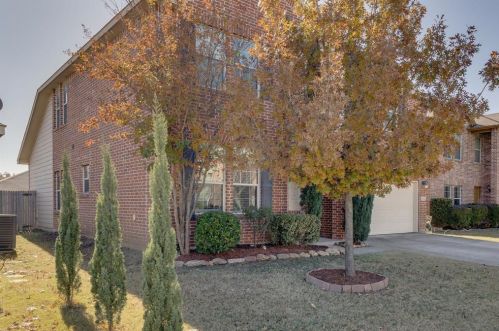 1632 Quails Nest Dr, Fort Worth TX  76177-7542 exterior