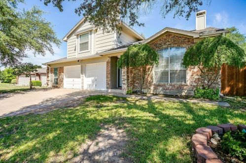 7329 Royal Oak Dr, Fort Worth, TX 76126-4524