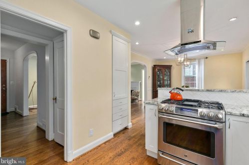 1516 Live Oak Dr, Silver Spring MD 20910-1543 exterior