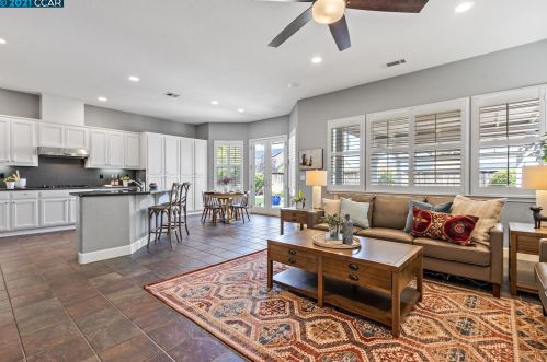 1017 Laurel Tree Dr, Concord CA  94521-5433 exterior