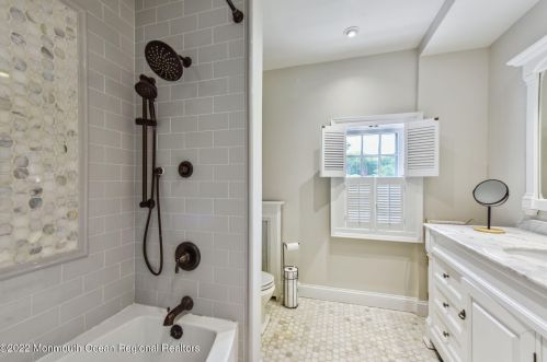 85 Swimming Riv Rd, Tinton Falls NJ 07724-2846 exterior