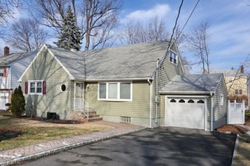 14 Fitting Pl, Nutley, NJ 07110-1218