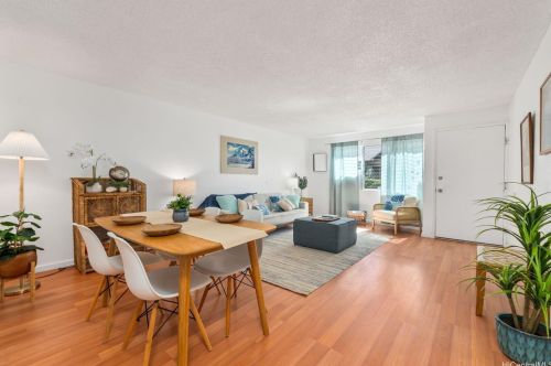 585 Hahaione St, Honolulu, HI 96825-1405