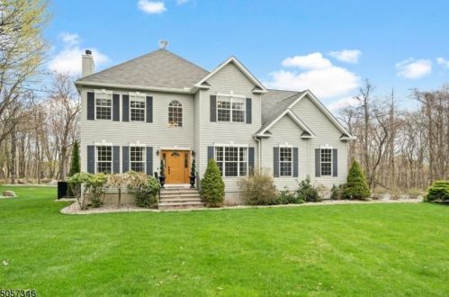 83 Hidden Glen Dr, Sparta, NJ 07871-3843