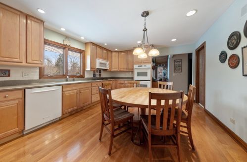 6520 Elm St, Willowbrook IL  60527-5233 exterior
