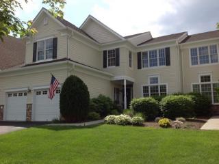 3 Mackenzie Ln, Parsippany, NJ 07834-3723