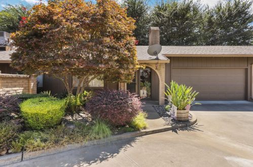 2435 Elm St, Lodi, CA 95242-2830
