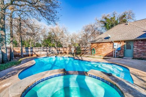 1646 Spinnaker Ln, Azle, TX 76020-4949