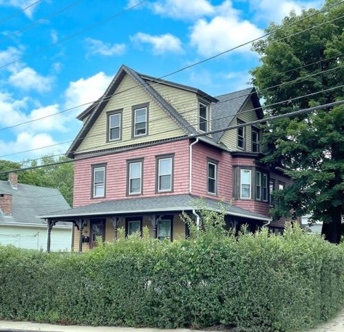 50 School St, Westerly, RI 02891-2220