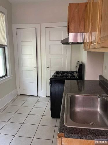 172 Lincoln St, Montclair NJ  07042-4409 exterior