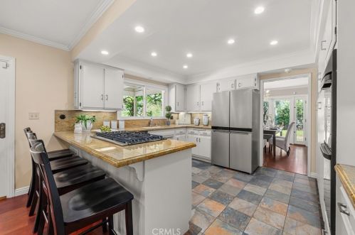1430 Greenbriar Rd, Glendale CA  91207-1053 exterior