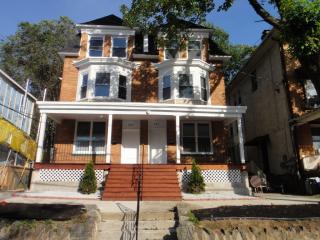 432 Queen Ln, Philadelphia PA  19144-4621 exterior