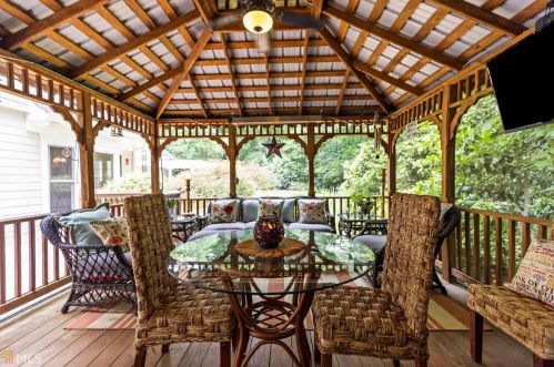 250 Cameron Ridge Dr, Atlanta GA  30328-4709 exterior