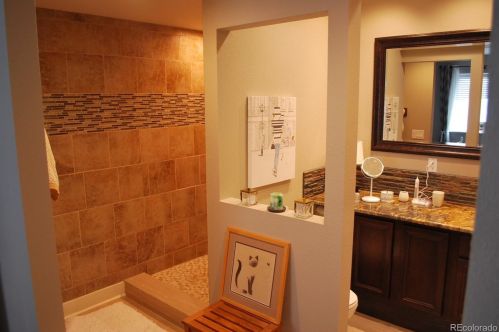 6674 Kellerman Way, Aurora CO 80016-6199 exterior