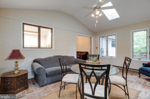 5623 Queensberry Ave, Springfield VA  22151-2711 exterior