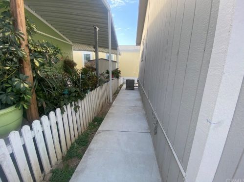 10513 Magnolia Ave, Riverside CA  92505-1871 exterior