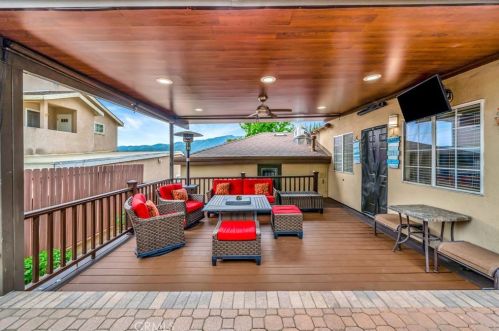 3719 Fairesta St, Glendale CA 91214-1718 exterior