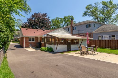 7908 Nora Ave, Niles IL  60714-3216 exterior