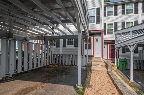 20 Rising Trail Dr, Middletown, CT 06457-1670