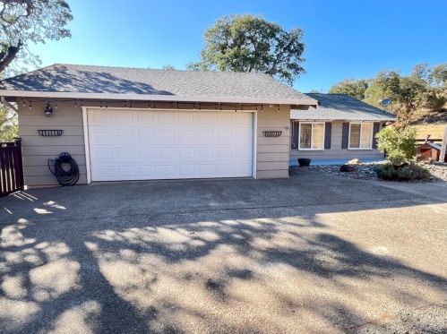 8665 Siegel St, Valley Springs, CA 95252-9077