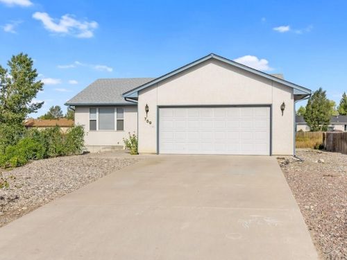 759 Sterling Dr, Pueblo, CO 81007-7546