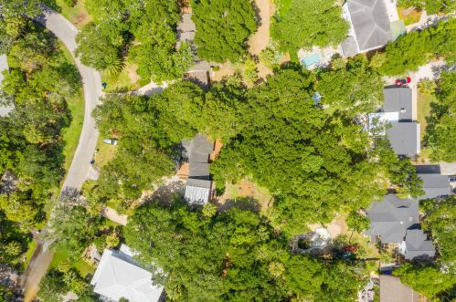 124 Sparrow Dr, Isle Of Palms SC  29451-2514 exterior