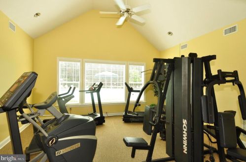 7742 Royal Sydney Dr, Gainesville VA  20155-2867 exterior
