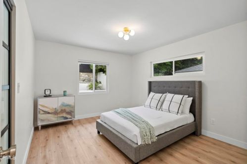 3579 Pontiac St, Glendale CA  91214-1822 exterior