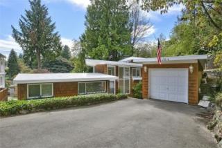5104 Admiral Way, Seattle, WA 98116-2260