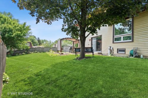 6 Keystone Ct, Lemont, IL 60440-1211
