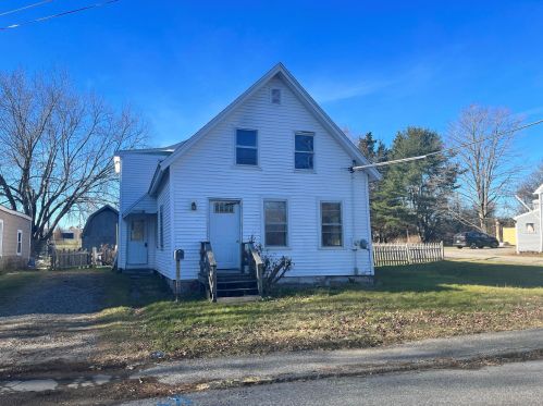 40 Beechwood St, Thomaston, ME 04861-3616