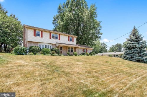 2575 Sandy Ln, York, PA 17406-2459