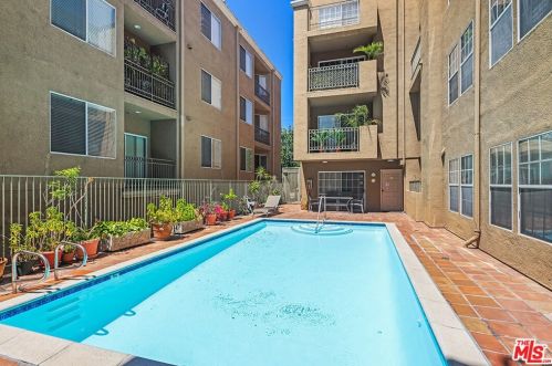 4259 Fulton Ave, Van Nuys CA  91423-3927 exterior