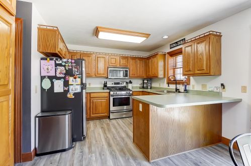 5253 Hearthstone Dr, Springfield OH  45502-8364 exterior