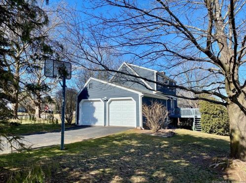 2 Blue Acre Rd, Middletown, CT 06457-5012