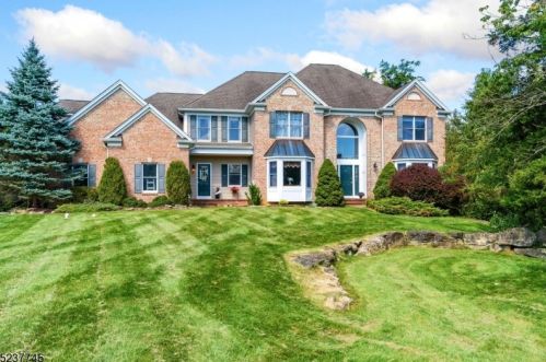 14 Green Farms Rd, Andover, NJ 07821-2004