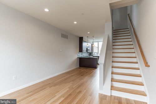 2033 4 St, Philadelphia PA 19122-1509 exterior