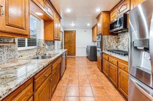 6620 Columbus Ave, Van Nuys, CA 91405-4516