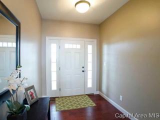 1910 Briarstone Dr, Chatham, IL 62629-2204