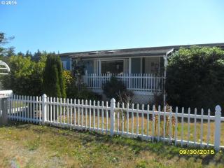 830 11th St, Bandon, OR 97411-9116