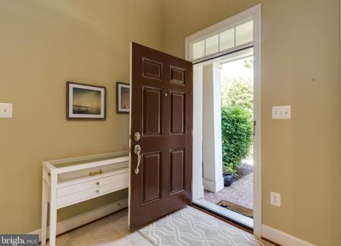 405 Spring St, Herndon VA  20170-6223 exterior