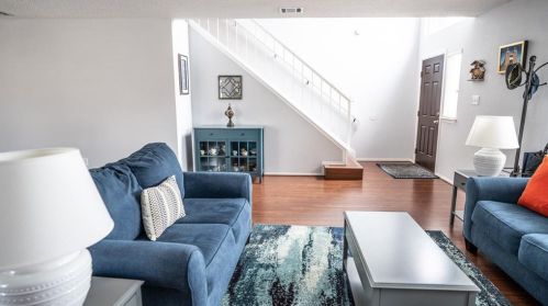 8113 Doe Mdw Dr, Austin TX  78749-2866 exterior