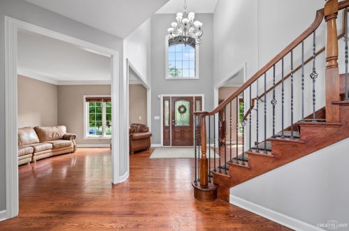 2247 Kane Ln, Batavia, IL 60510-8985