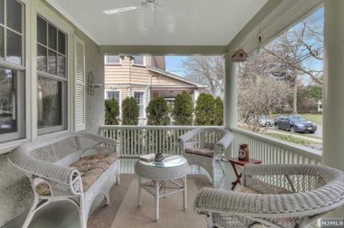 136 Irving St, Ridgewood, NJ 07450-4548
