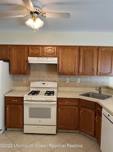 30 Malibu Dr, Tinton Falls, NJ 07724-2540