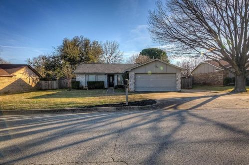1208 Timbercrest Dr, Fort Worth TX  76126-2814 exterior