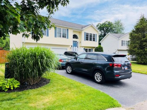 44 Mckay Ct, Warwick, RI 02889-3293