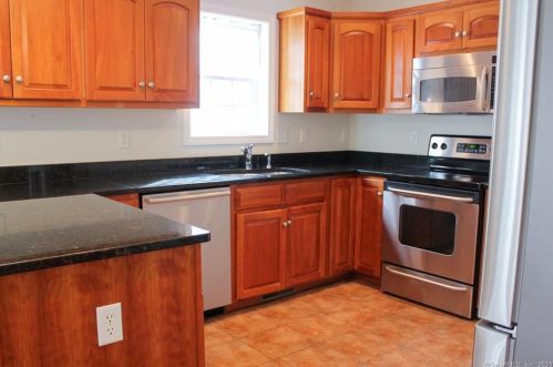 34 Spinnaker Dr, Niantic, CT 06357-1611