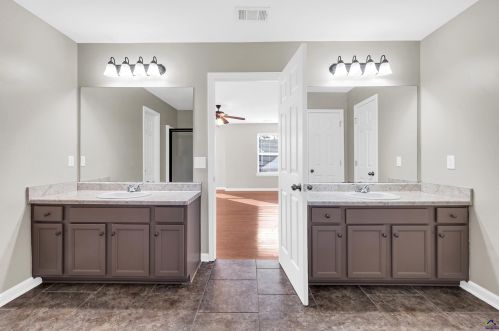 100 Arbor Crk, Warner Robins GA  31093-8957 exterior