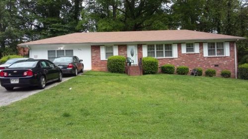 5996 Cheryl Dr, Morrow, GA 30260-1114